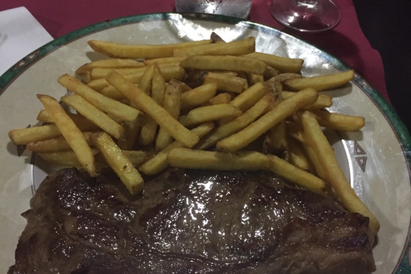 Glutenfreies-Essen-in-Spanien-Steak-and-Pommes